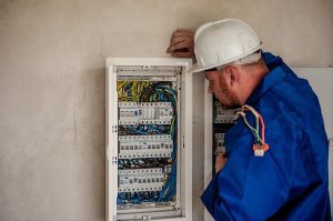 podstawowe narzędzia elektryka